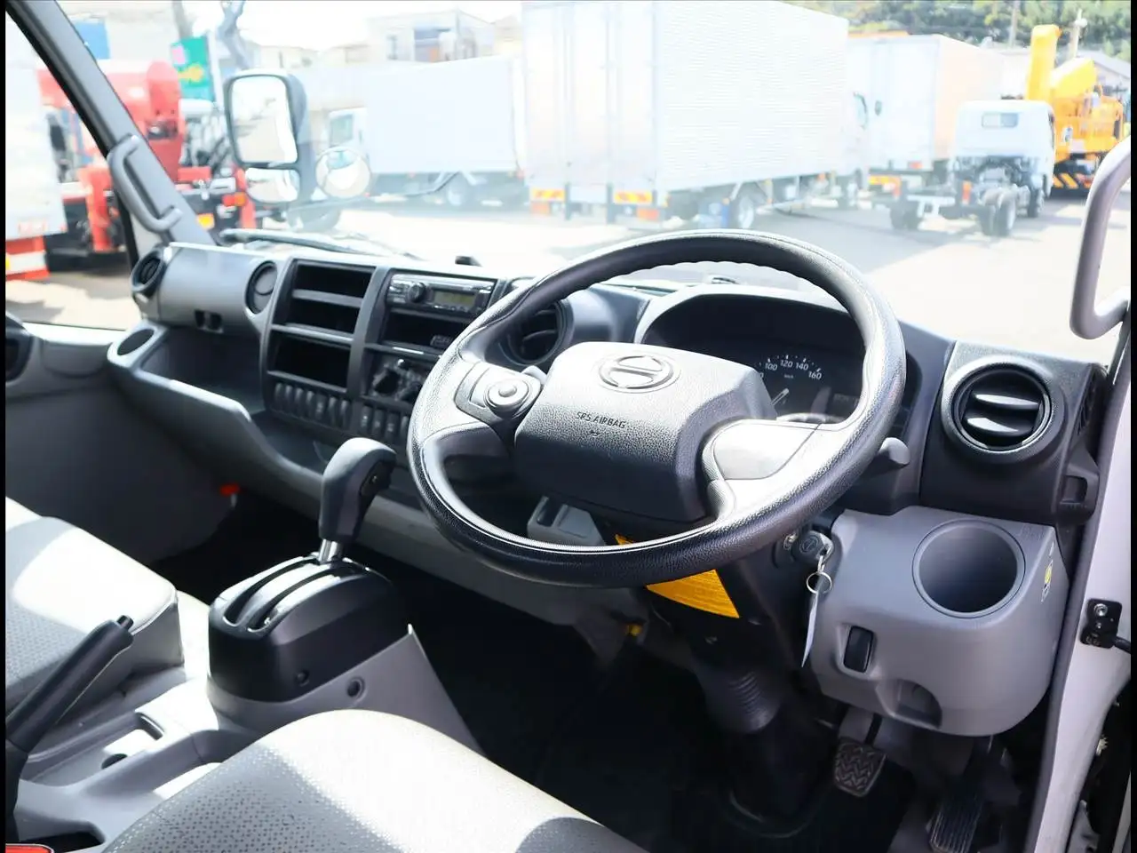 日野 デュトロ 小型 平ボディ 2RG-XZU710M R2の中古トラック画像13