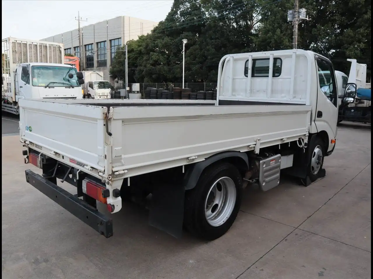 日野 デュトロ 小型 平ボディ 2KG-XZU675M R2の中古トラック画像3