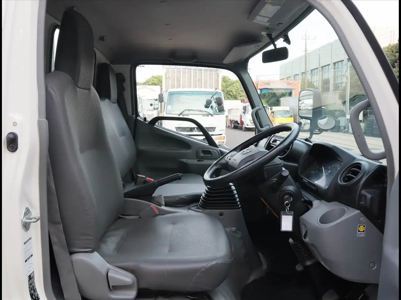 日野 デュトロ 小型 平ボディ 2KG-XZU675M R2の中古トラック画像11