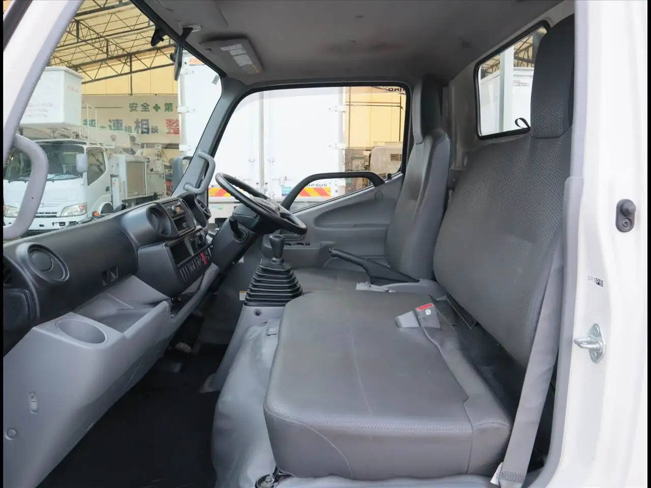 日野 デュトロ 小型 平ボディ 2KG-XZU675M R2の中古トラック画像12