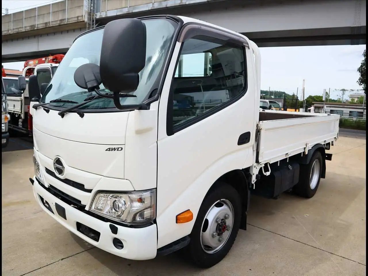 日野 デュトロ 小型 平ボディ 2KG-XZU675M R2 の中古トラック【車両No.197549】