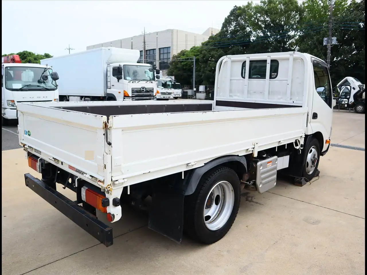 日野 デュトロ 小型 平ボディ 2KG-XZU675M R2の中古トラック画像3