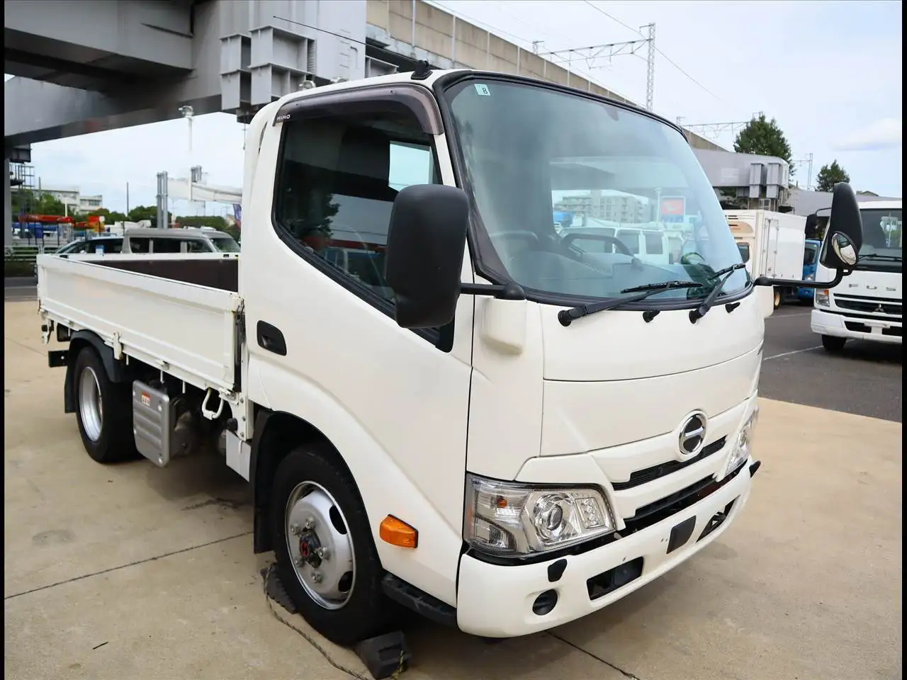 日野 デュトロ 小型 平ボディ 2KG-XZU675M R2の中古トラック画像2