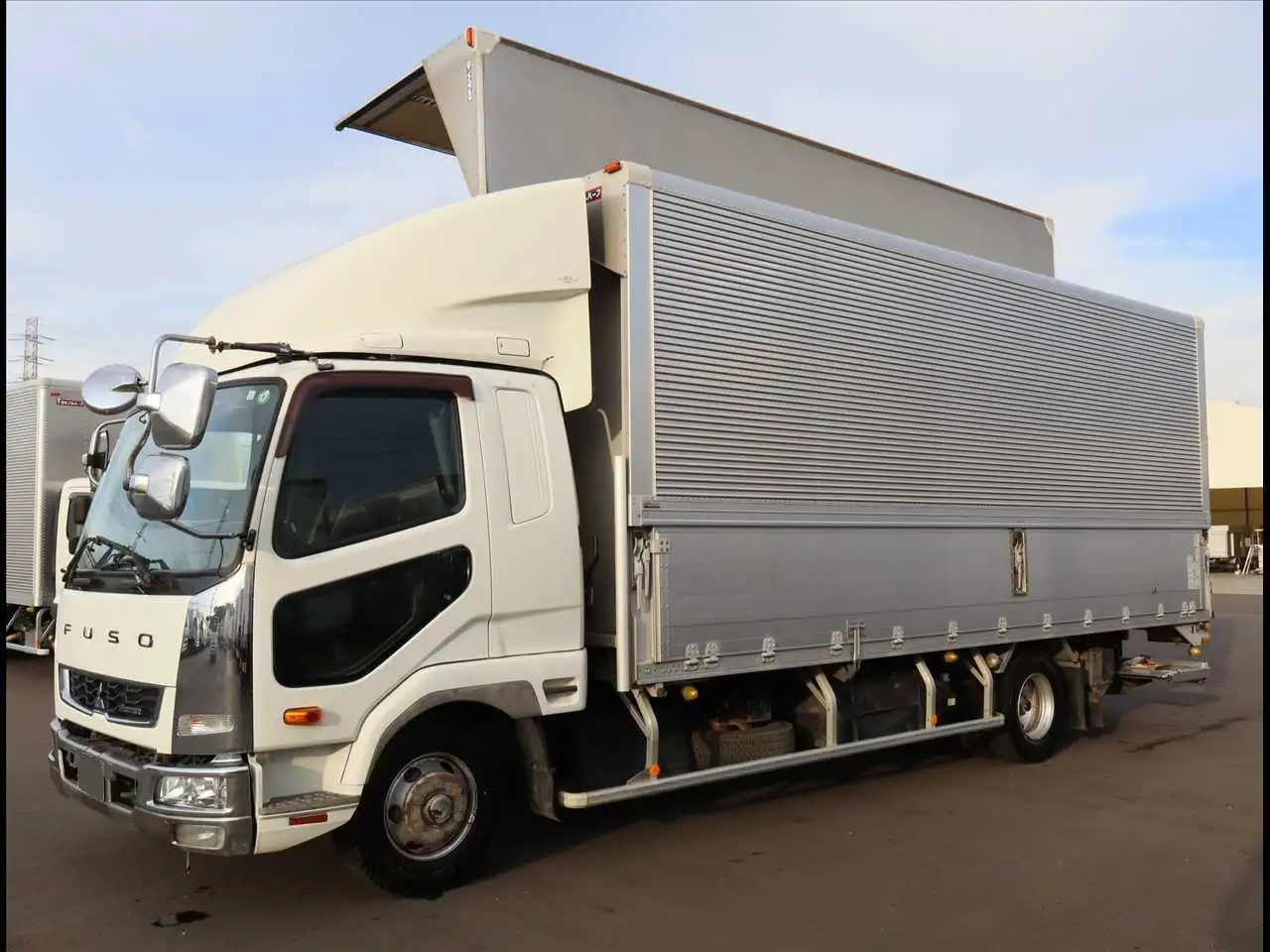 三菱 ファイター 中型/増トン ウイング パワーゲート エアサスの中古トラック画像1