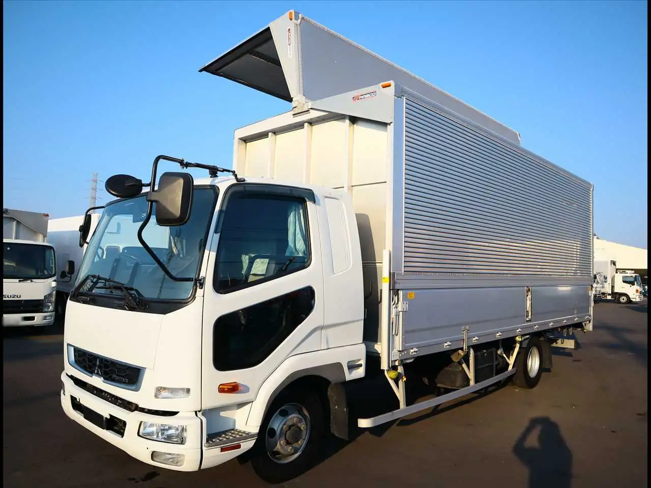 三菱 ファイター 中型/増トン ウイング ベッド 2KG-FK62Fの中古トラック画像1