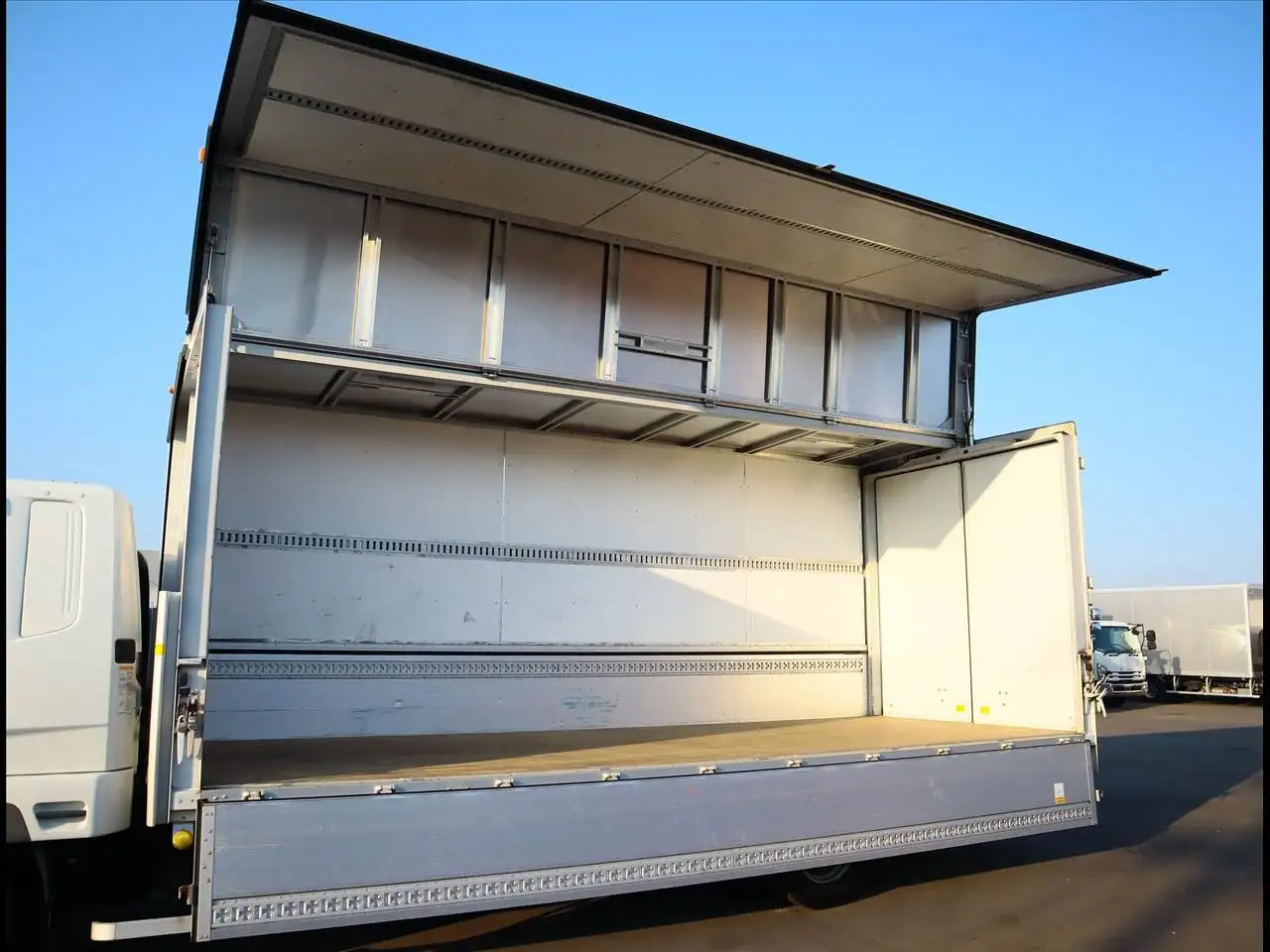 三菱 ファイター 中型/増トン ウイング ベッド 2KG-FK62Fの中古トラック画像4