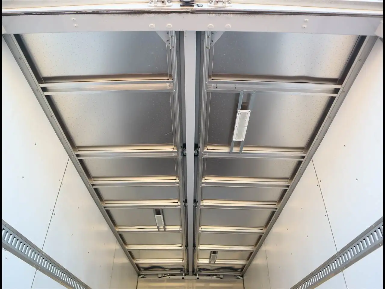 三菱 ファイター 中型/増トン ウイング ベッド 2KG-FK62Fの中古トラック画像9