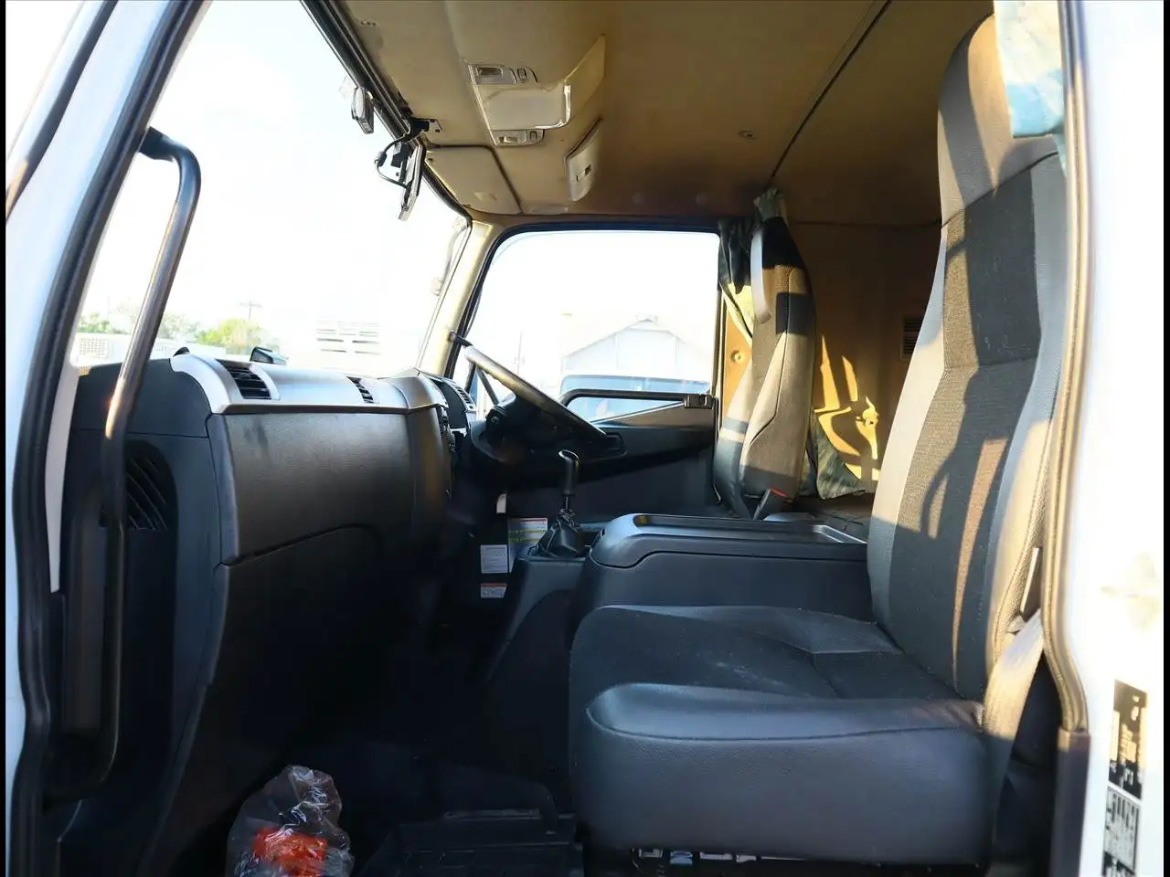 三菱 ファイター 中型/増トン ウイング ベッド 2KG-FK62Fの中古トラック画像11