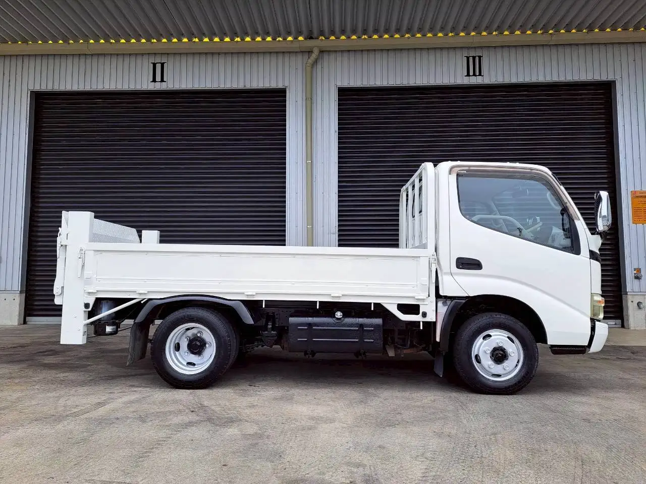 トヨタ ダイナ 小型 平ボディ パワーゲート BDG-XZU308の中古トラック画像3