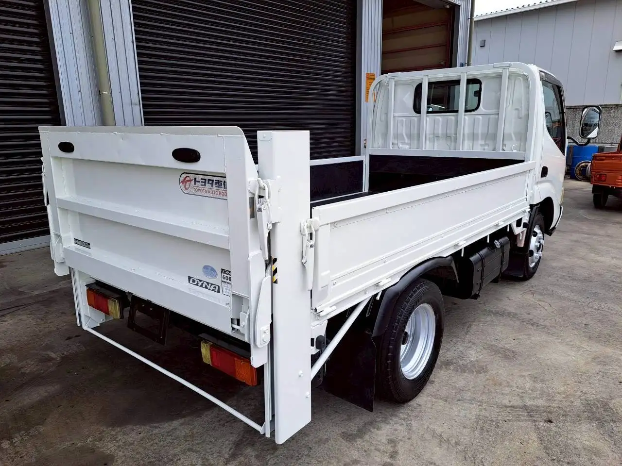 トヨタ ダイナ 小型 平ボディ パワーゲート BDG-XZU308の中古トラック画像4