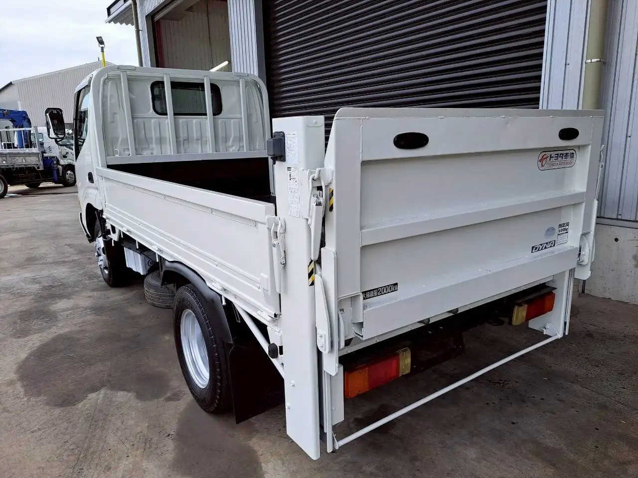 トヨタ ダイナ 小型 平ボディ パワーゲート BDG-XZU308の中古トラック画像6