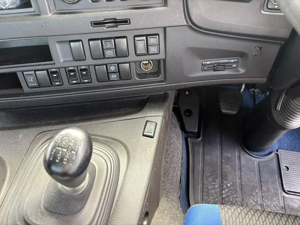 いすゞ ギガ 大型 トラクター ハイルーフ 1デフの中古トラック画像14