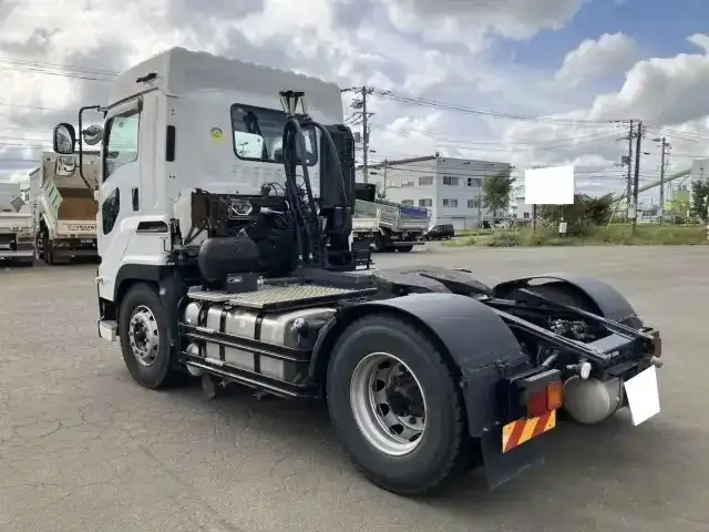 いすゞ ギガ 大型 トラクター ハイルーフ 1デフの中古トラック画像5