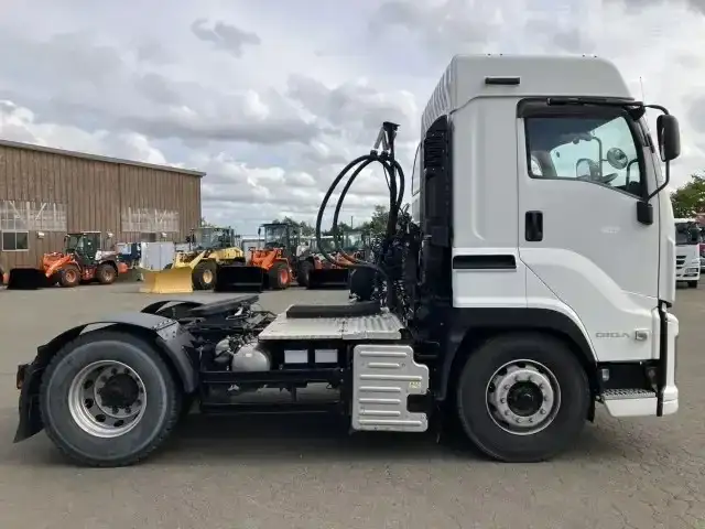 いすゞ ギガ 大型 トラクター ハイルーフ 1デフの中古トラック画像3