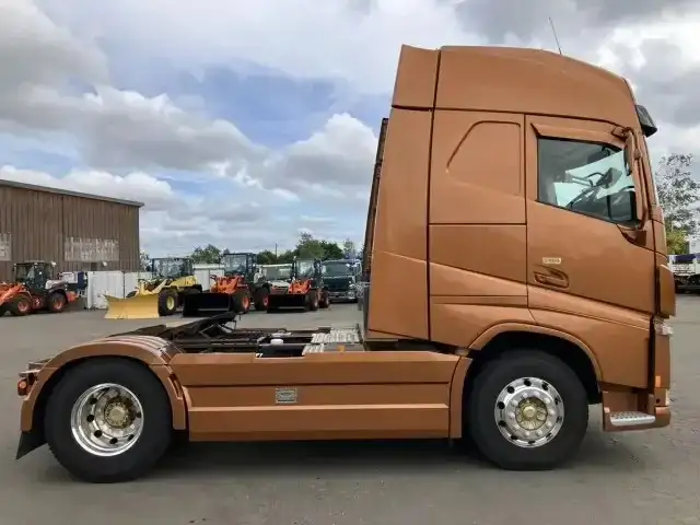 ボルボ トラック 大型 トラクター ハイルーフ 1デフの中古トラック画像3