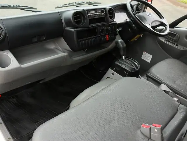 日野 デュトロ 小型 平ボディ パワーゲート TKG-XZC605Mの中古トラック画像13