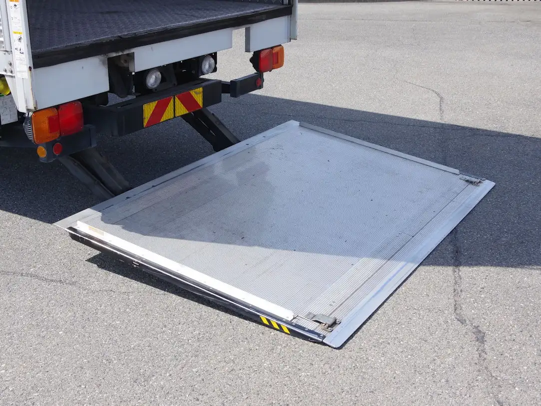 日野 レンジャー 中型/増トン アルミバン パワーゲート サイドドアの中古トラック画像12