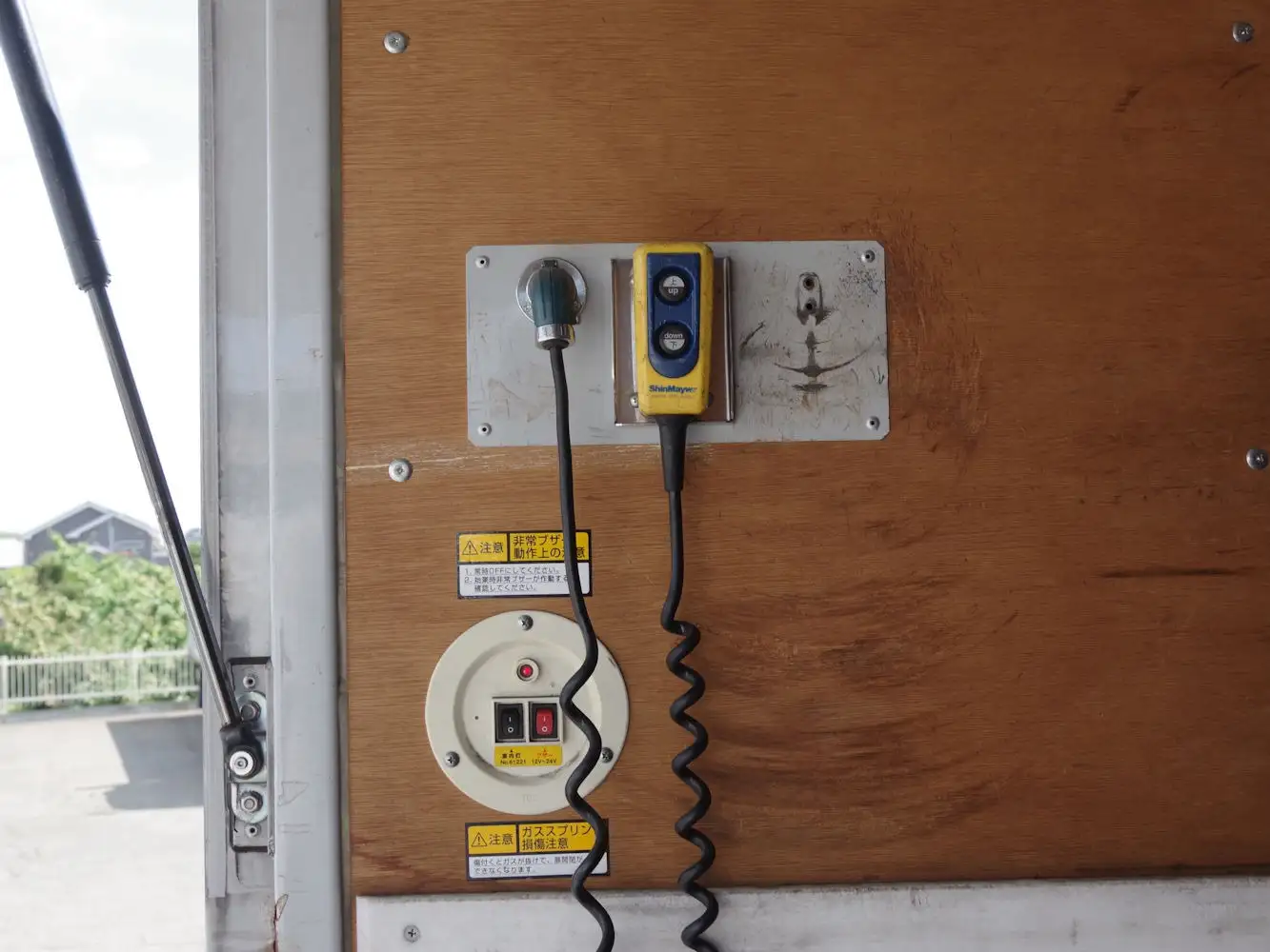 日野 レンジャー 中型/増トン アルミバン パワーゲート サイドドアの中古トラック画像11