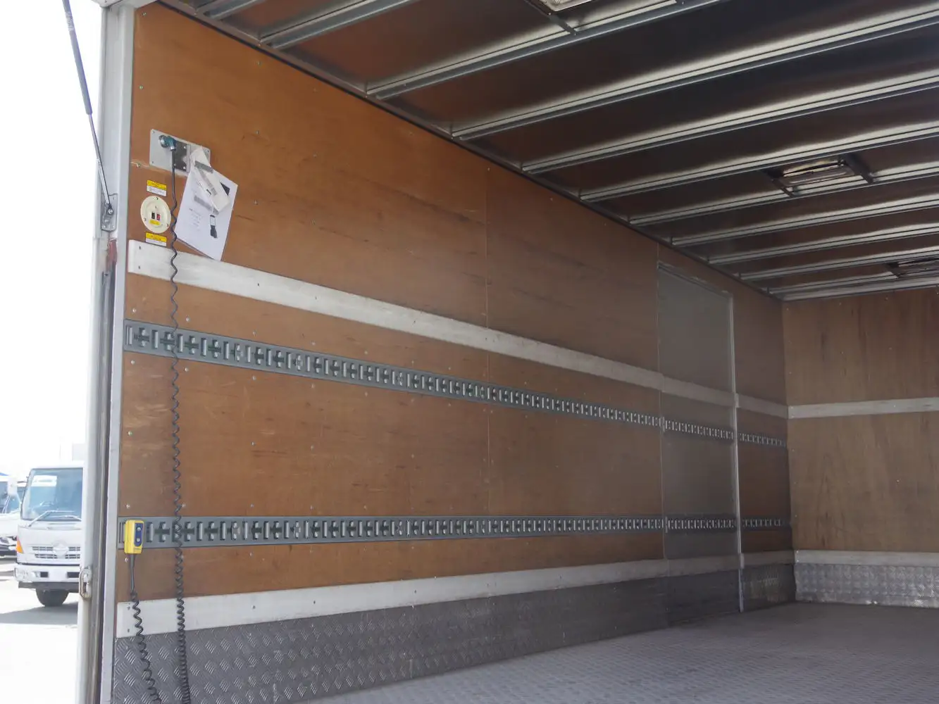 日野 レンジャー 中型/増トン アルミバン パワーゲート サイドドアの中古トラック画像9