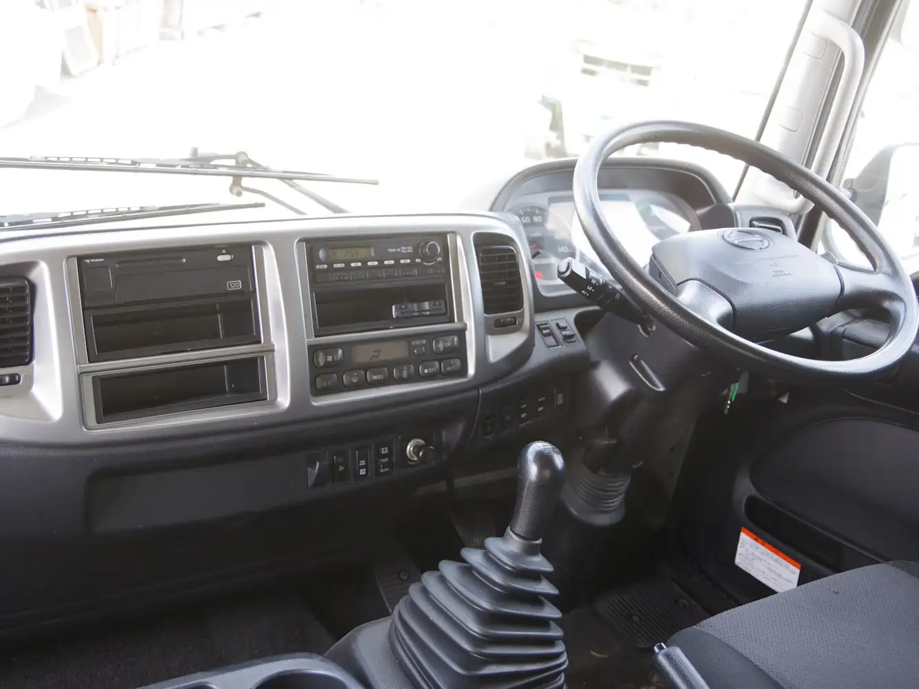 日野 レンジャー 中型/増トン アルミバン パワーゲート サイドドアの中古トラック画像14