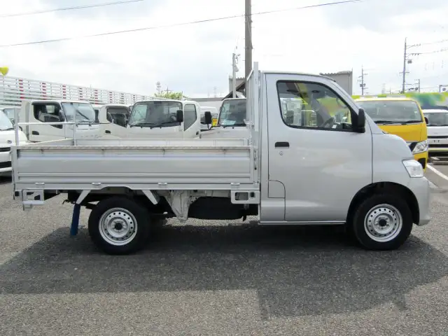 トヨタ タウンエース 小型 平ボディ 5BF-S413U R2の中古トラック画像3