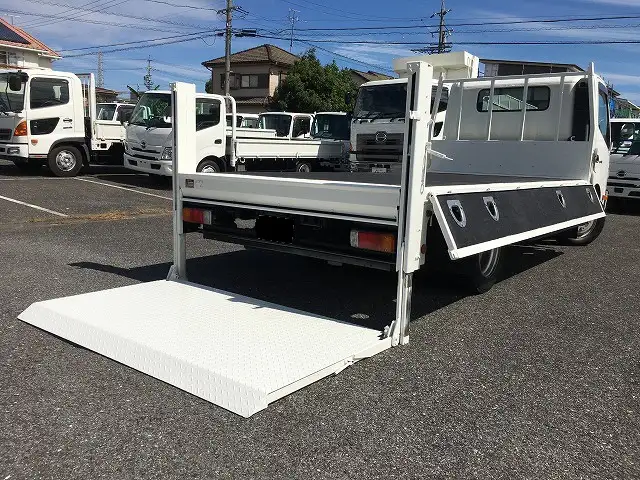 日野 デュトロ 小型 平ボディ パワーゲート SKG-XZU710Mの中古トラック画像6