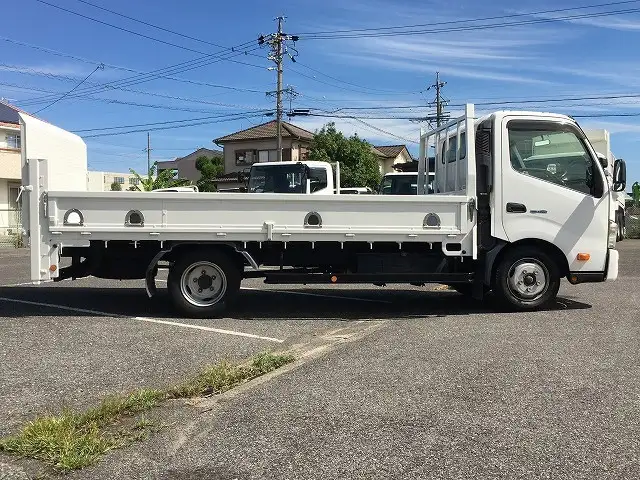 日野 デュトロ 小型 平ボディ パワーゲート SKG-XZU710Mの中古トラック画像2