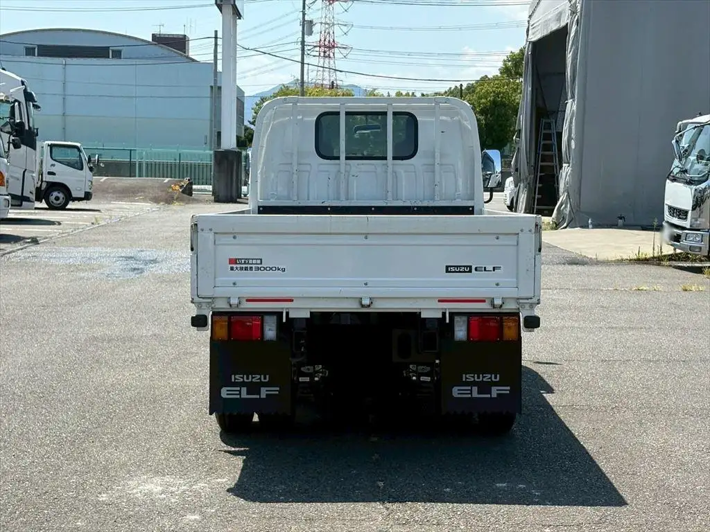 いすゞ エルフ 小型 平ボディ 2RG-NKR88A R5の中古トラック画像5