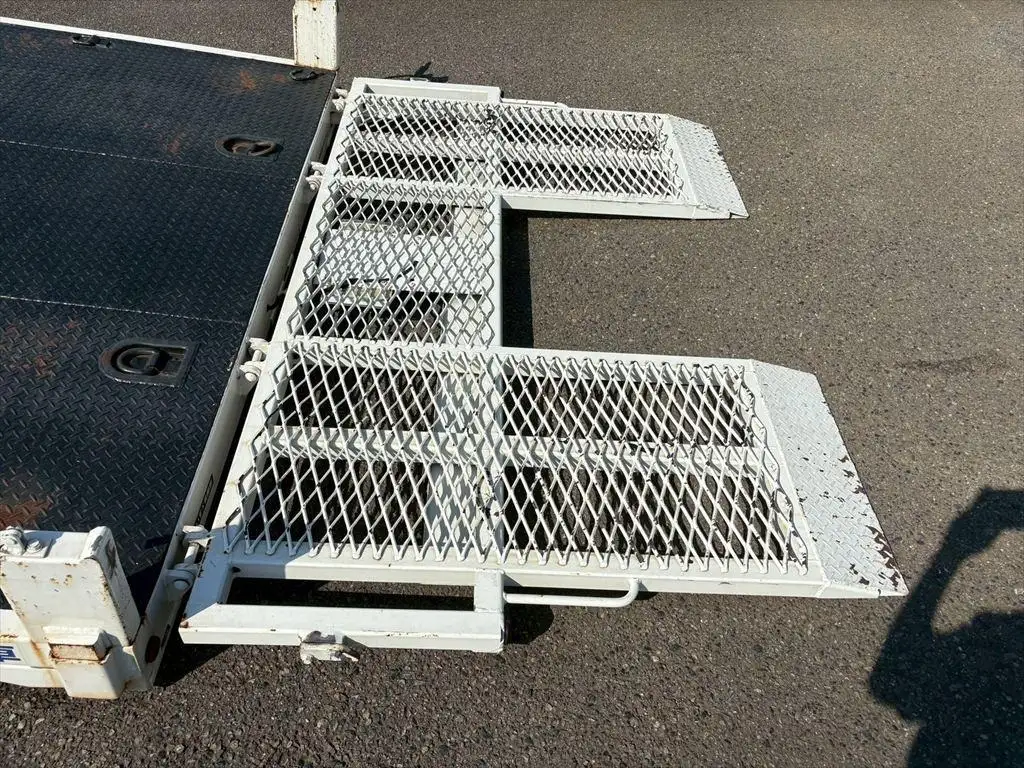 いすゞ フォワード 中型/増トン 車両重機運搬 ラジコン ウインチの中古トラック画像10