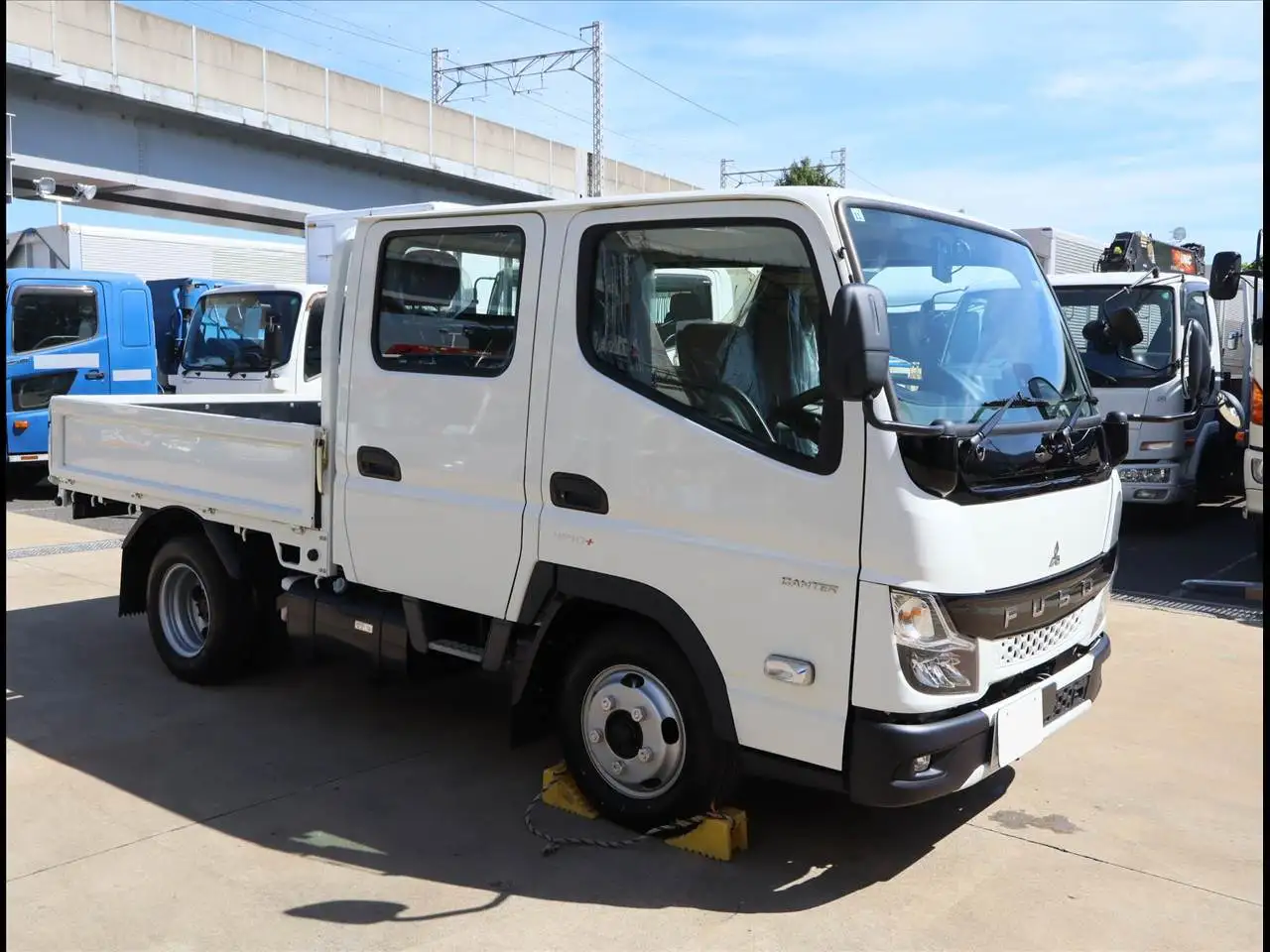 三菱 キャンター 小型 平ボディ Wキャブ 2RG-FBA20の中古トラック画像2