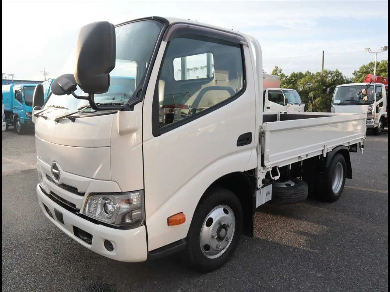 日野 デュトロ 小型 平ボディ 2RG-XZU605M R2 の中古トラック【車両No.198062】