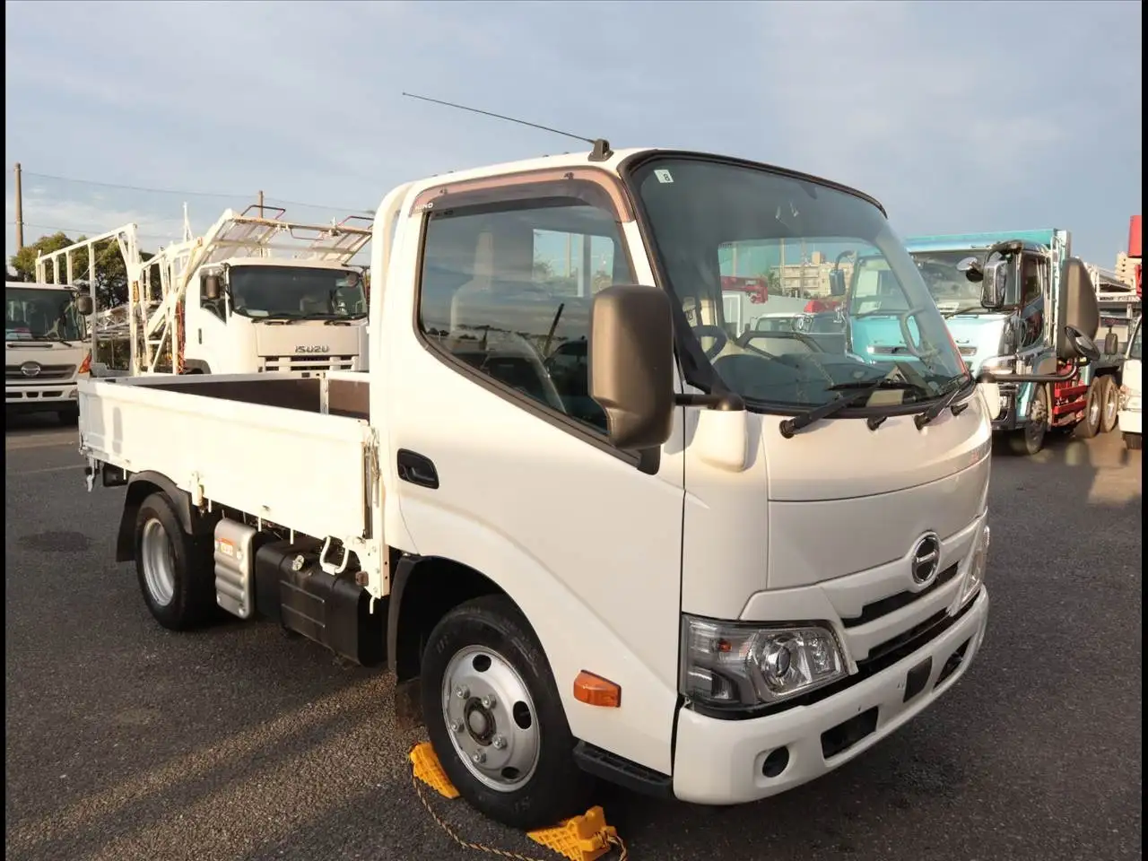 日野 デュトロ 小型 平ボディ 2RG-XZU605M R2の中古トラック画像2