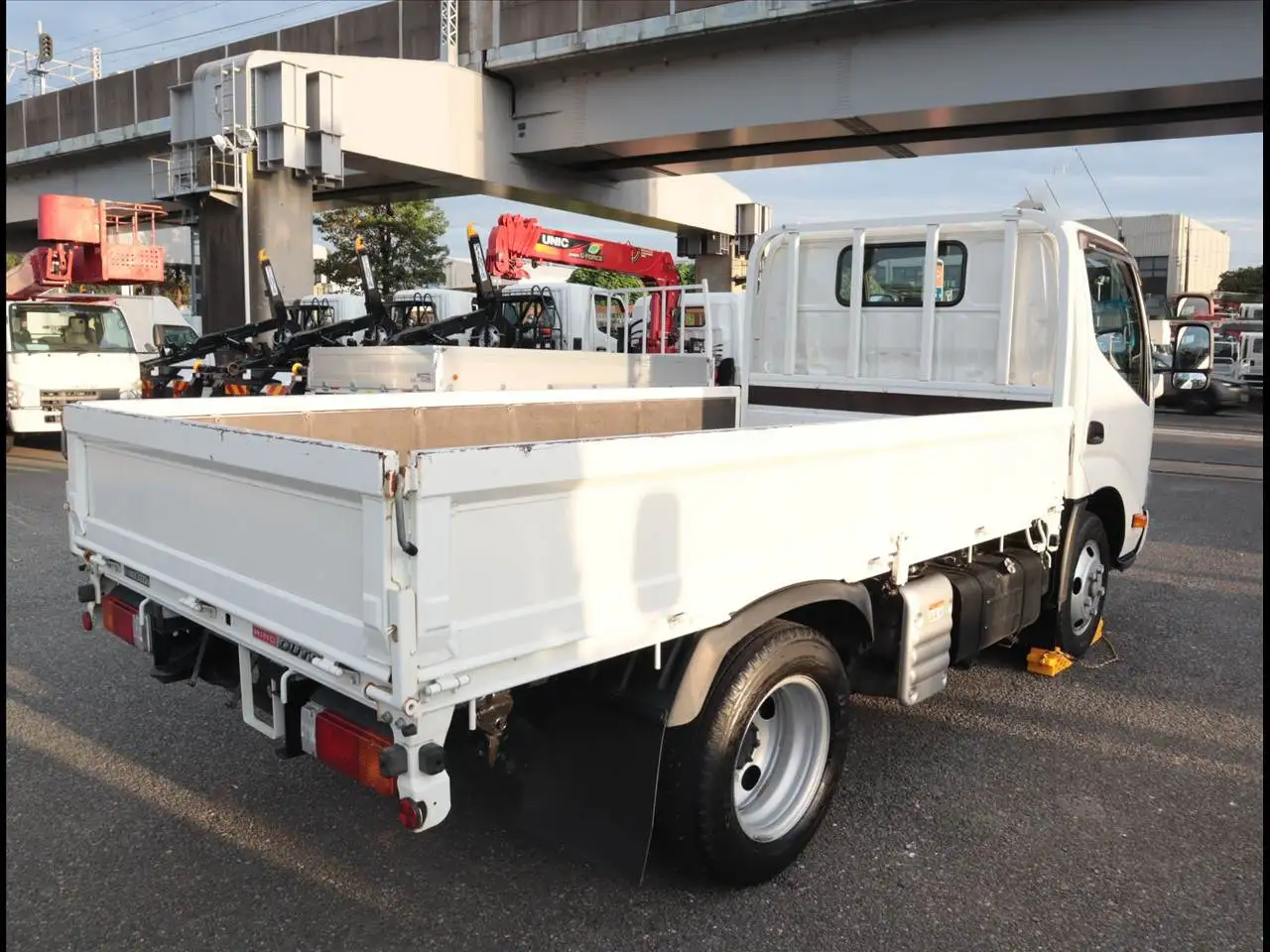 日野 デュトロ 小型 平ボディ 2RG-XZU605M R2の中古トラック画像3