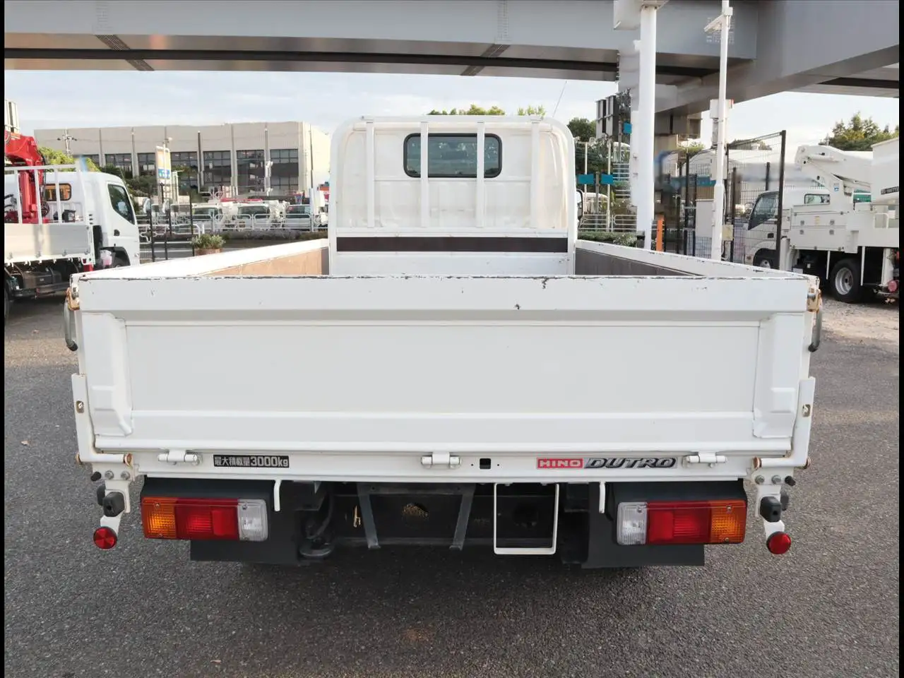 日野 デュトロ 小型 平ボディ 2RG-XZU605M R2の中古トラック画像4