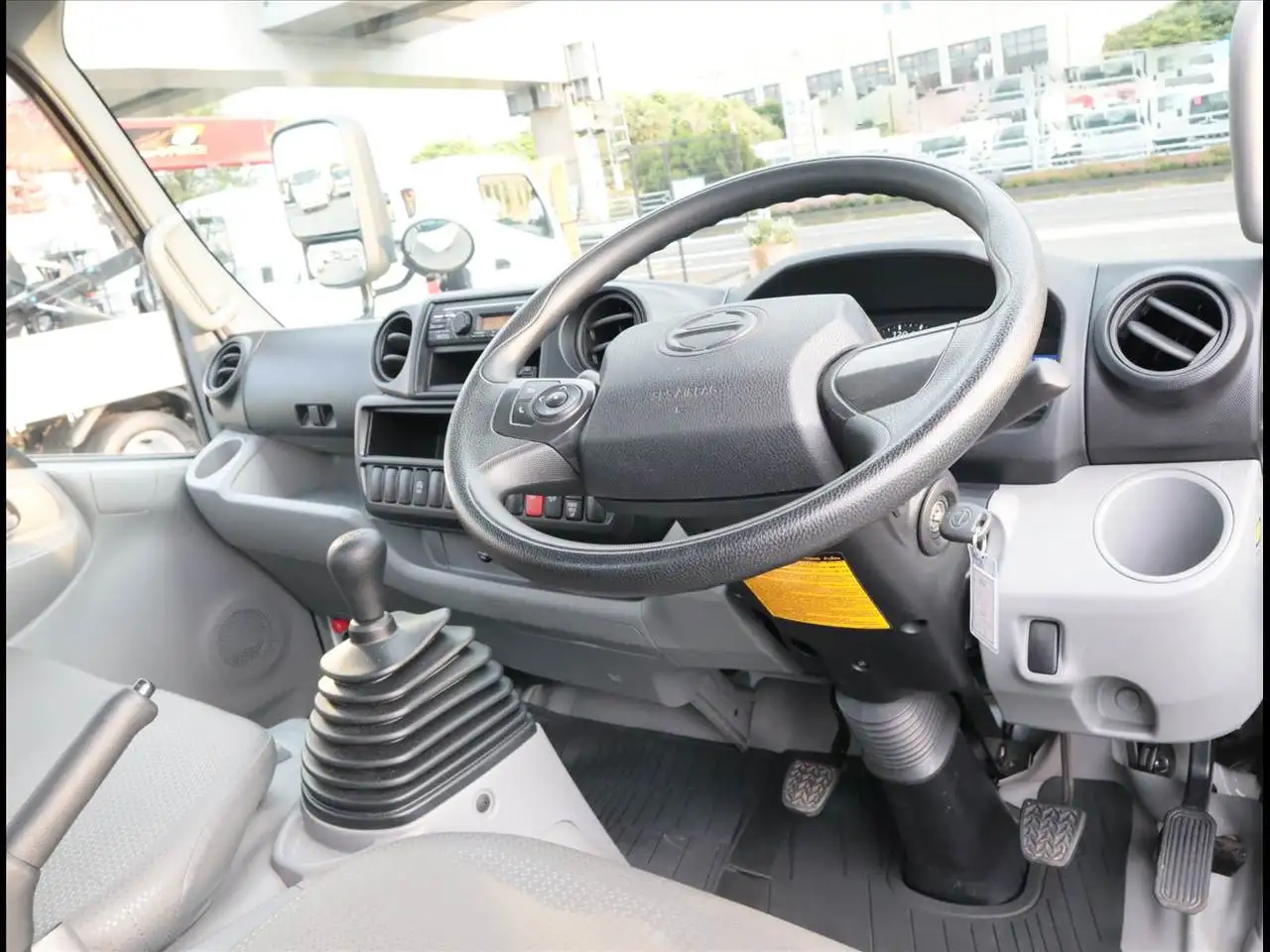 日野 デュトロ 小型 平ボディ 2RG-XZU605M R2の中古トラック画像13