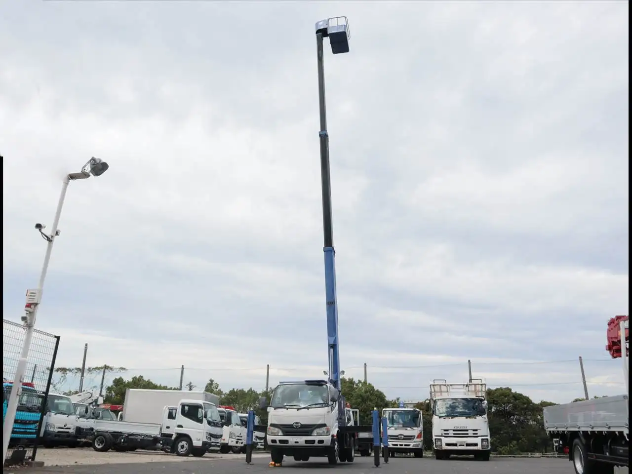 日野 デュトロ 小型 高所・建柱車 高所作業車 SKG-XZU640Fの中古トラック画像5