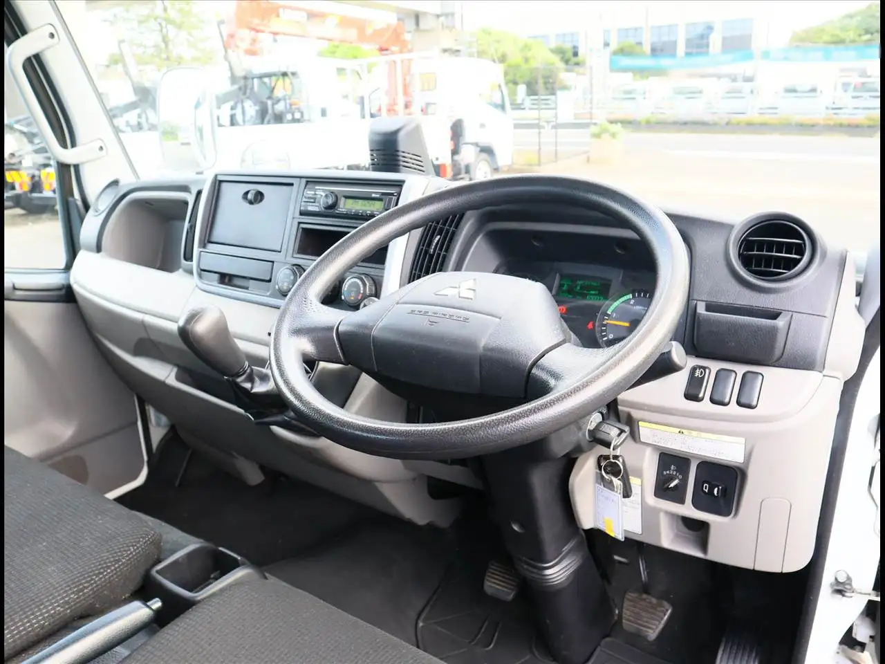 三菱 キャンター 小型 平ボディ 2RG-FBA20 R2の中古トラック画像13