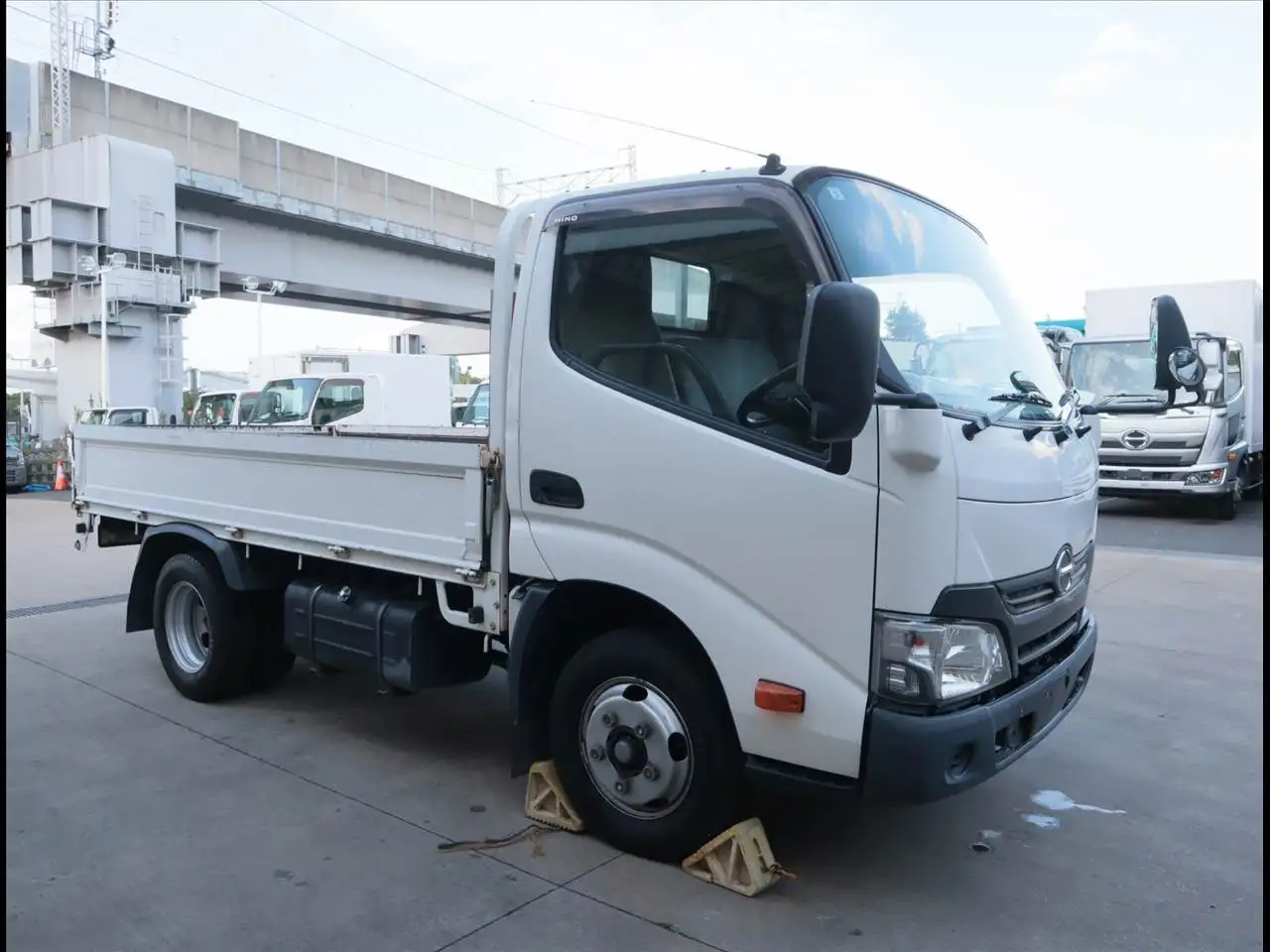 日野 デュトロ 小型 平ボディ TKG-XZC605M H31/R1の中古トラック画像2
