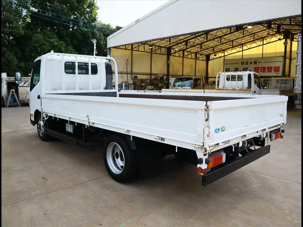 日野 デュトロ 小型 平ボディ 2RG-XZU710M R2の中古トラック画像5