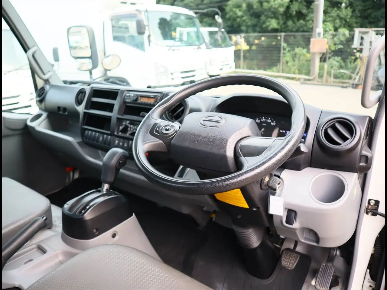 日野 デュトロ 小型 平ボディ 2RG-XZU710M R2の中古トラック画像13
