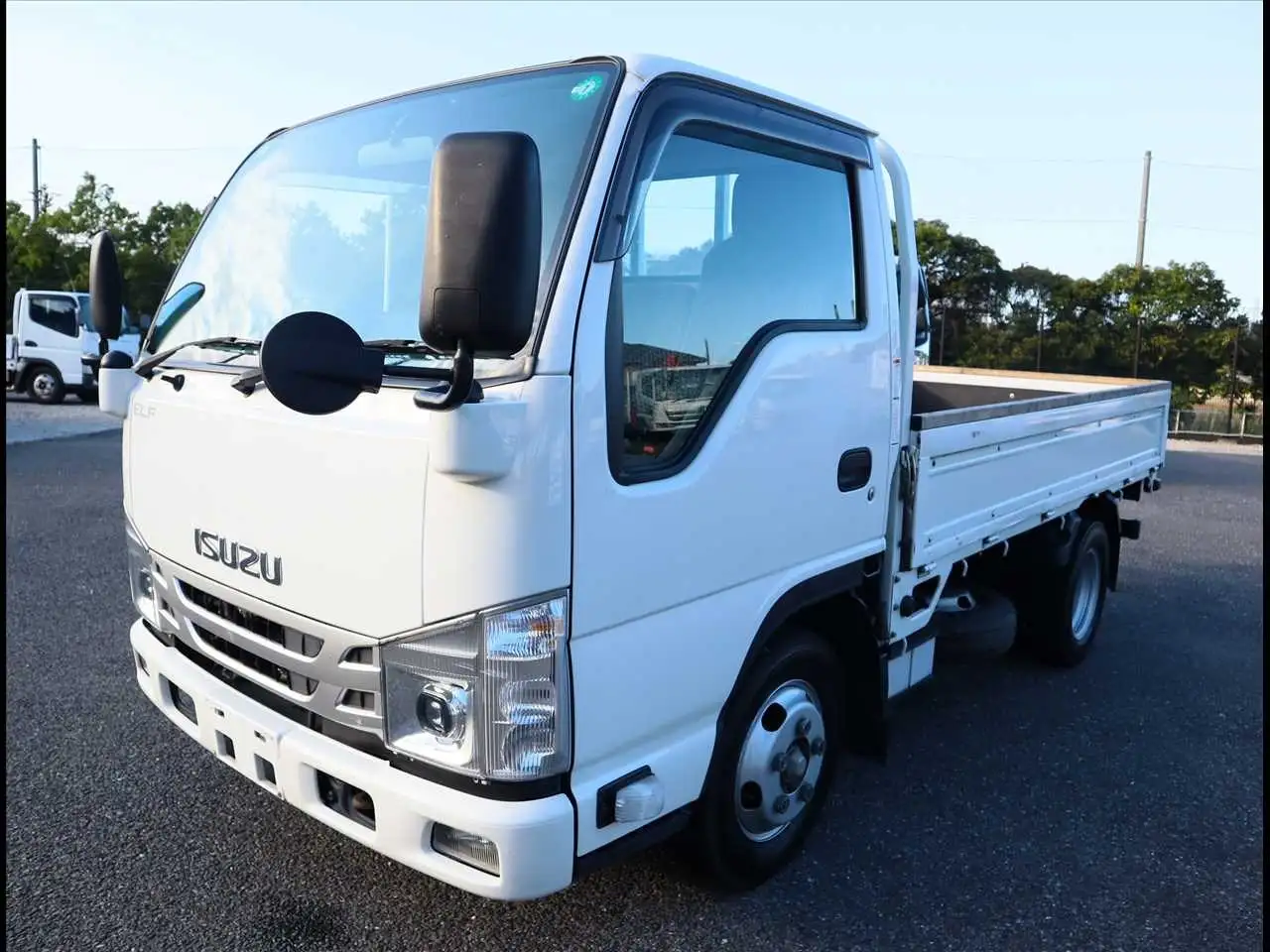 いすゞ エルフ 小型 平ボディ 2RG-NHR88A R4 の中古トラック【車両No.198078】