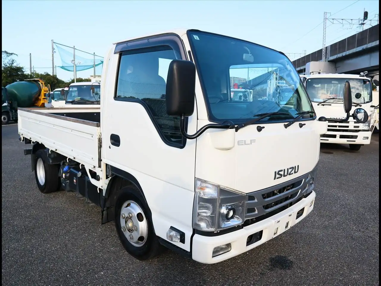 いすゞ エルフ 小型 平ボディ 2RG-NHR88A R4の中古トラック画像2
