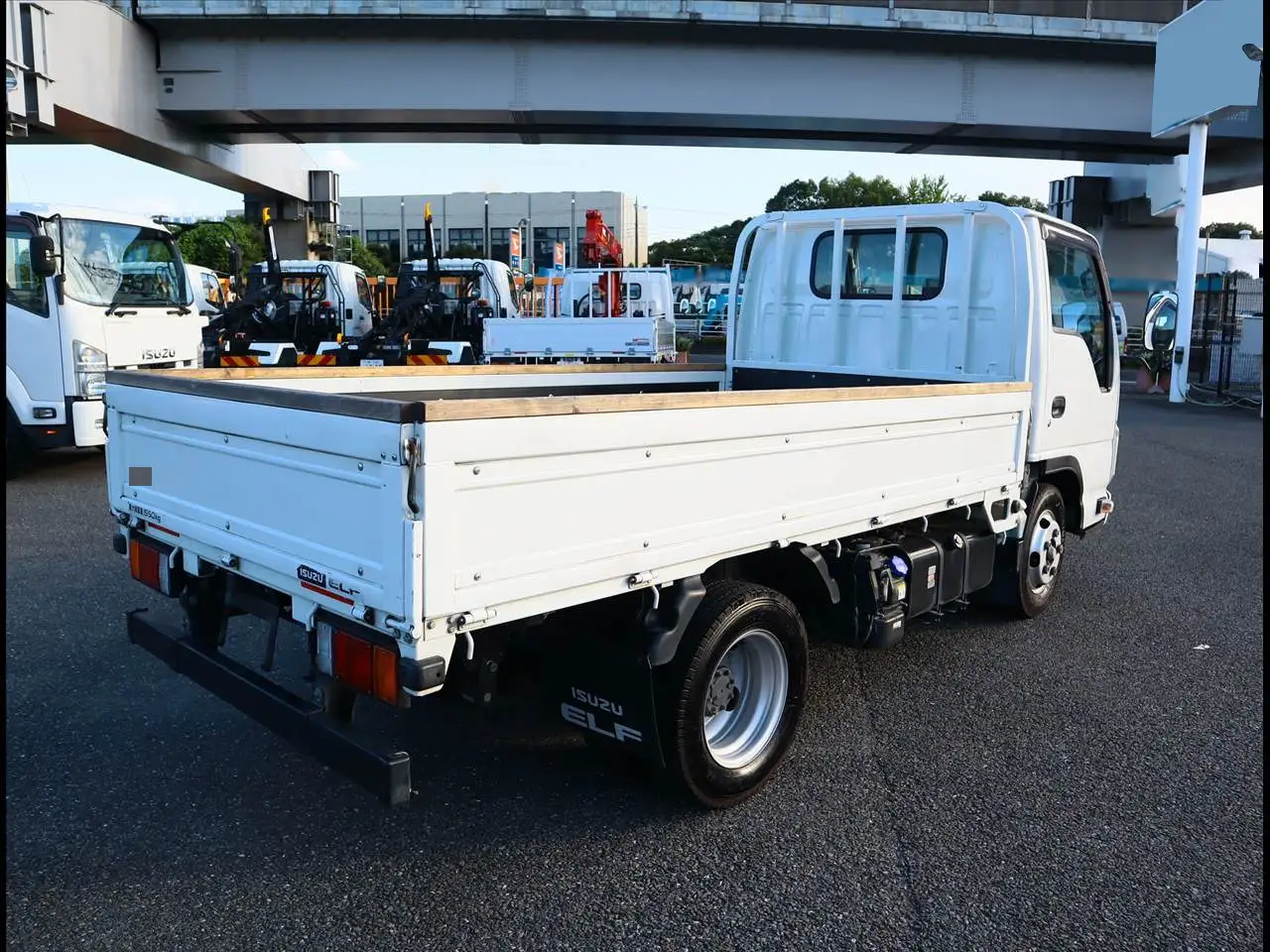 いすゞ エルフ 小型 平ボディ 2RG-NHR88A R4の中古トラック画像3