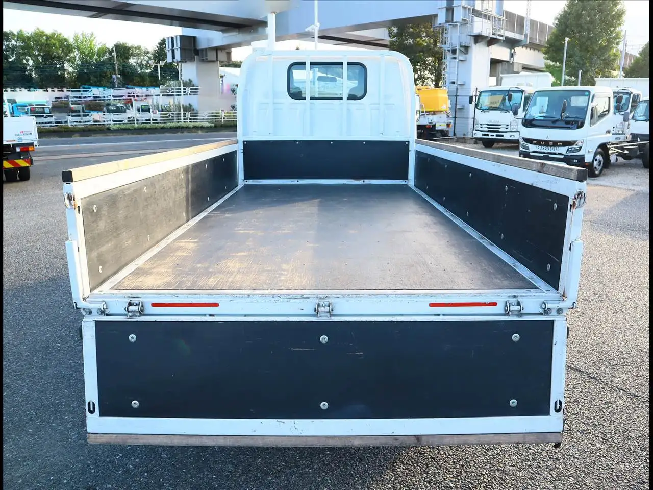 いすゞ エルフ 小型 平ボディ 2RG-NHR88A R4の中古トラック画像6