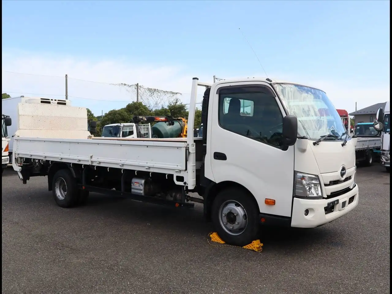 日野 デュトロ 小型 平ボディ パワーゲート 2KG-XZU730Mの中古トラック画像2