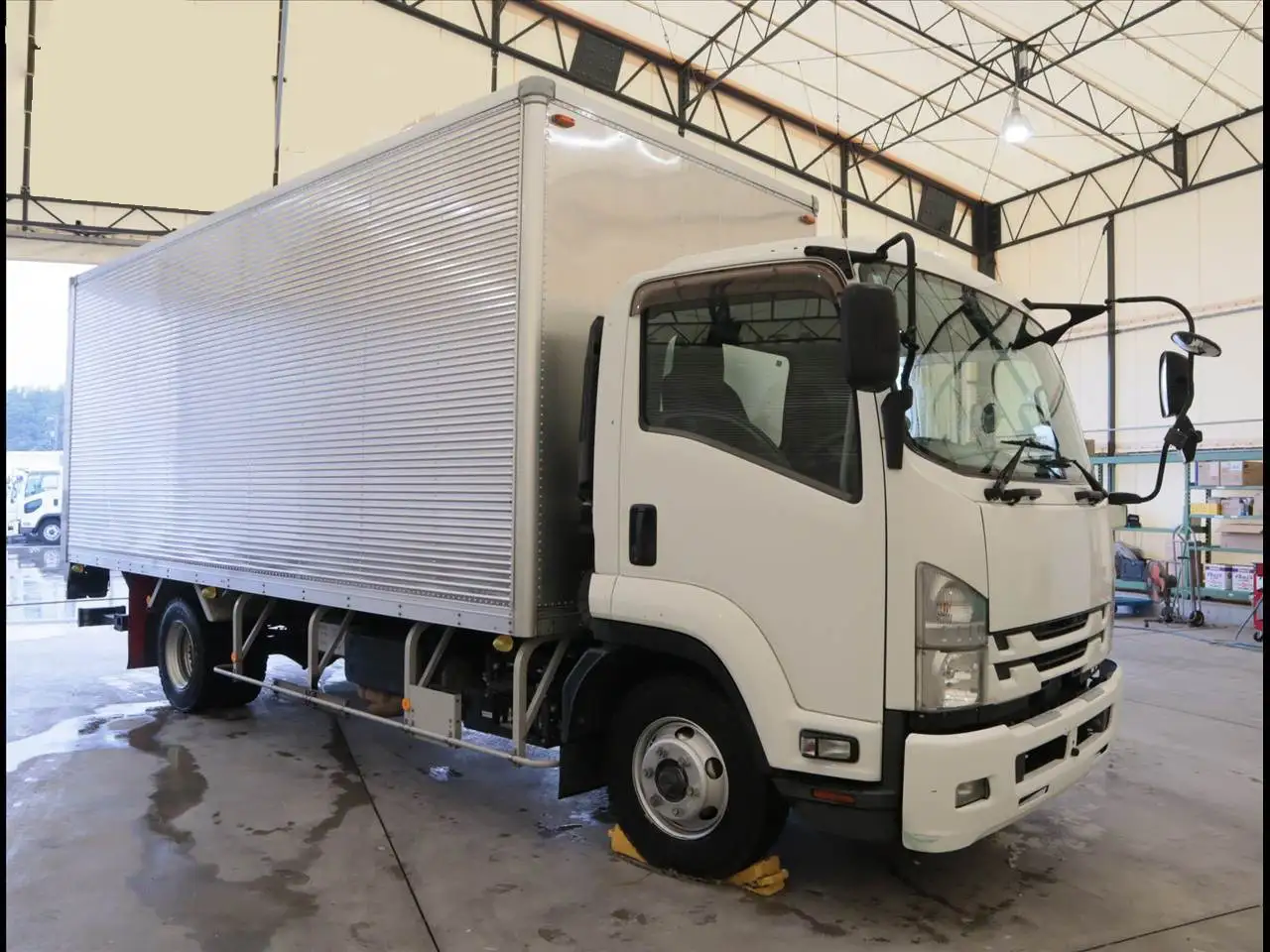 いすゞ フォワード 中型/増トン アルミバン パワーゲート 2PG-FRR90S2の中古トラック画像2