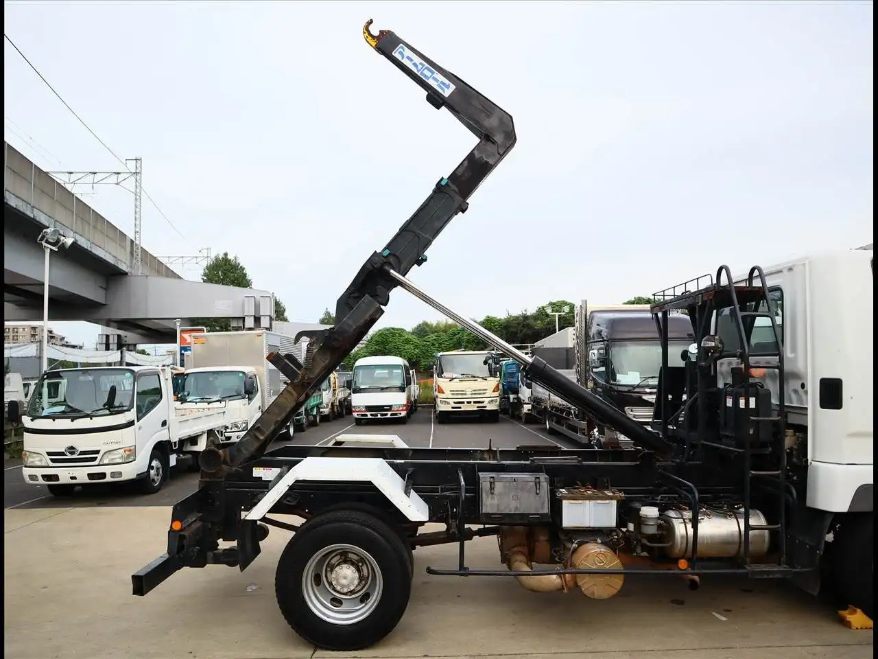 三菱 ファイター 中型/増トン アームロール ツインホイスト TKG-FK71Fの中古トラック画像7