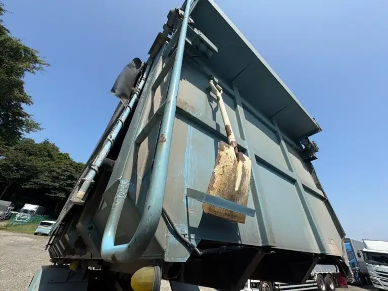 いすゞ ギガ 大型 ダンプ 土砂禁 ステンレス張りの中古トラック画像8
