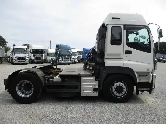 いすゞ ギガ 大型 トラクター ハイルーフ 1デフの中古トラック画像3
