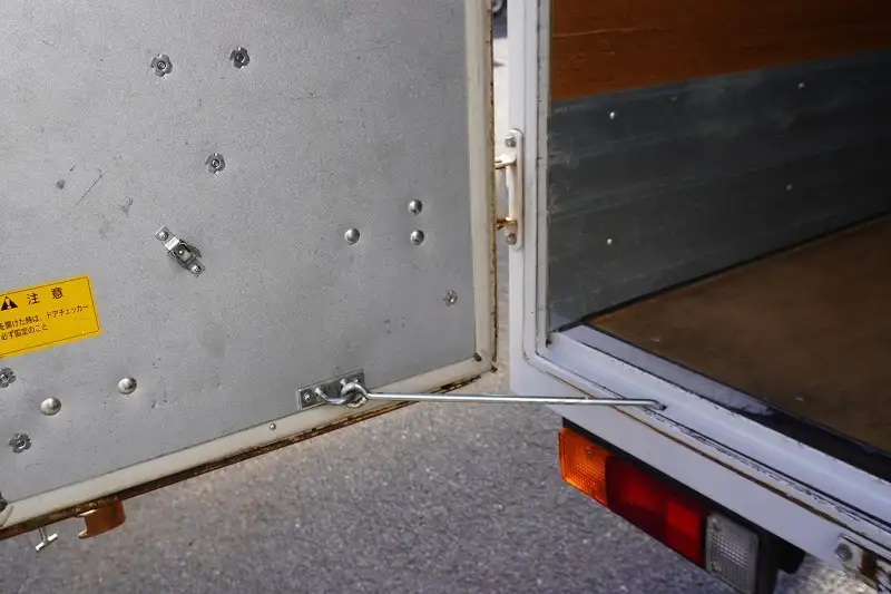 三菱 キャンター 小型 アルミバン サイドドア 3枚観音の中古トラック画像7